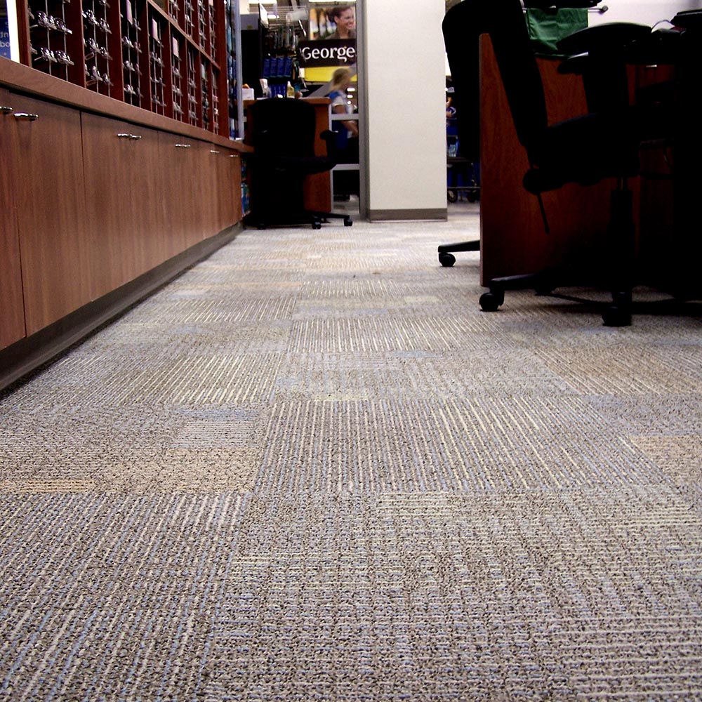 新技術(shù)新工藝：仿地毯紋SPC鎖扣石塑地板顛覆了尊貴豪華的傳統(tǒng)地毯市場(chǎng)